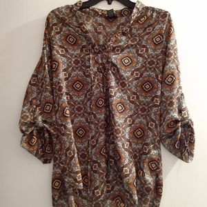 Decaled long sleeve blouse